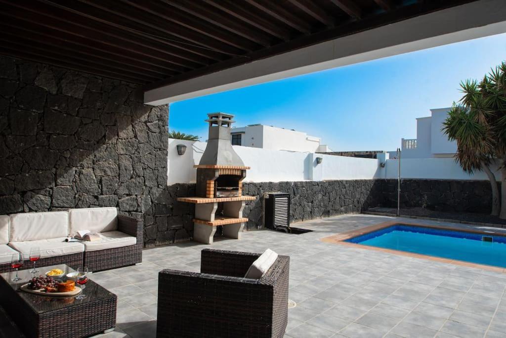 Casa Marlay Spacious, Heated Pool, Bbq & Fast Wi-Fi Only 15 Minutes Walk To Town Плайя-Бланка Екстер'єр фото