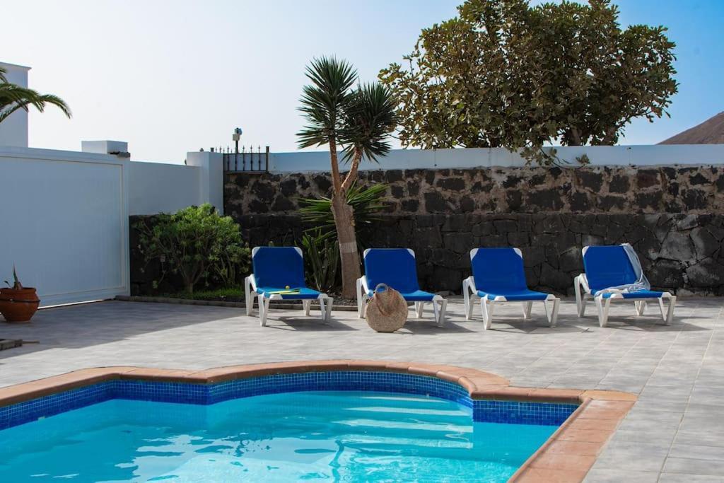 Casa Marlay Spacious, Heated Pool, Bbq & Fast Wi-Fi Only 15 Minutes Walk To Town Плайя-Бланка Екстер'єр фото